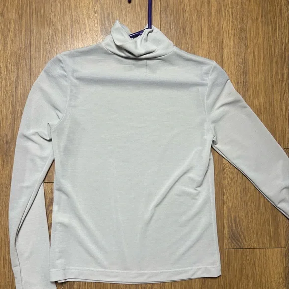 Elegant Light Gray Long Sleeve Top - Picture 3 of 3